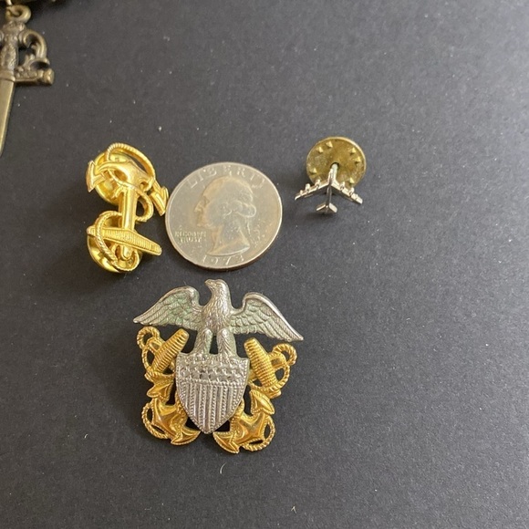 7 Military Pins Vintage Anchor, Planes, Eagles, Brass, Gold - Picture 9 of 10